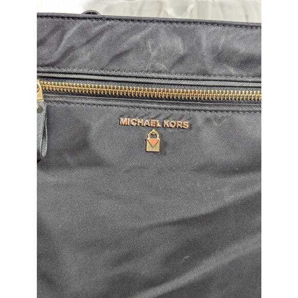 MICHAEL KORS! LUXE BLACK NYLON CROSSBODY W/GOLD HARDWARE PURSE, HANDBAG! - Picture 5 of 13